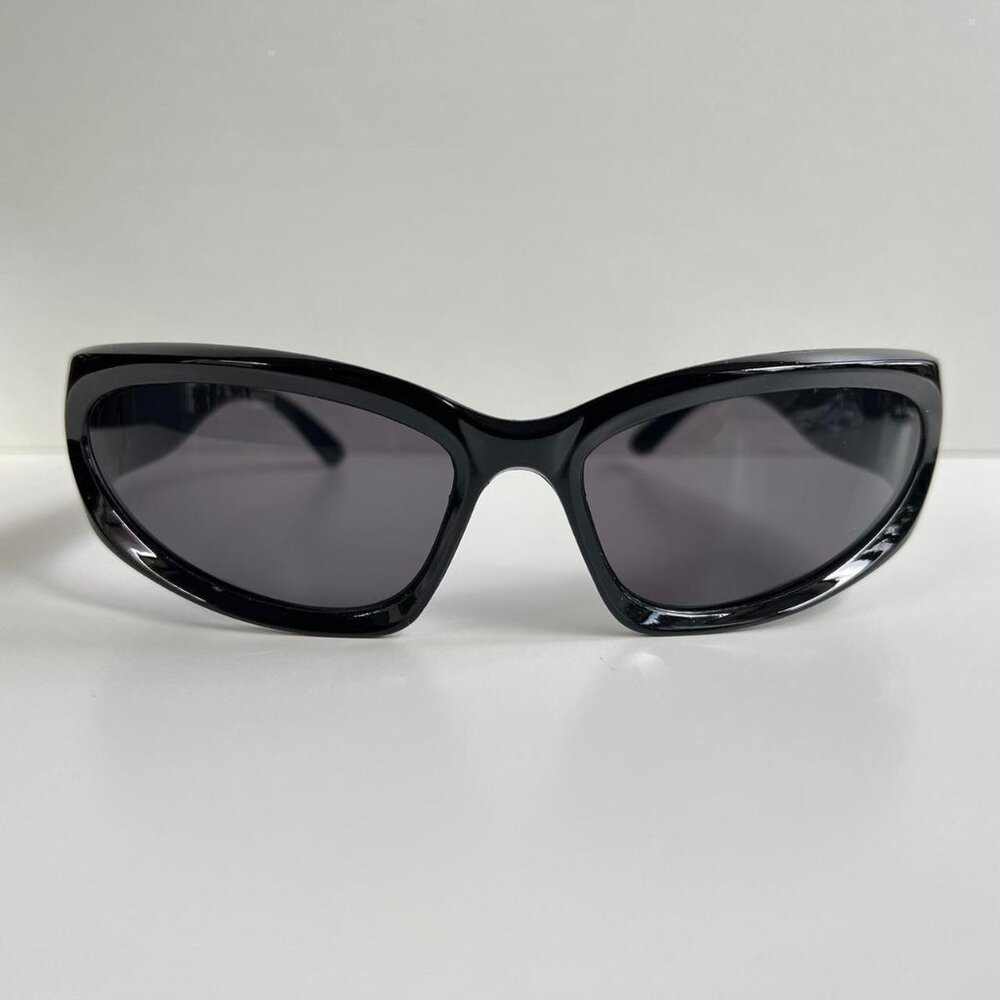 y2k 2000s vintage style black surfer sporty sunglasses